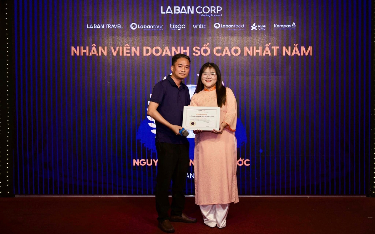 Nhân viên doanh số cao nhất năm của La Bàn Tour