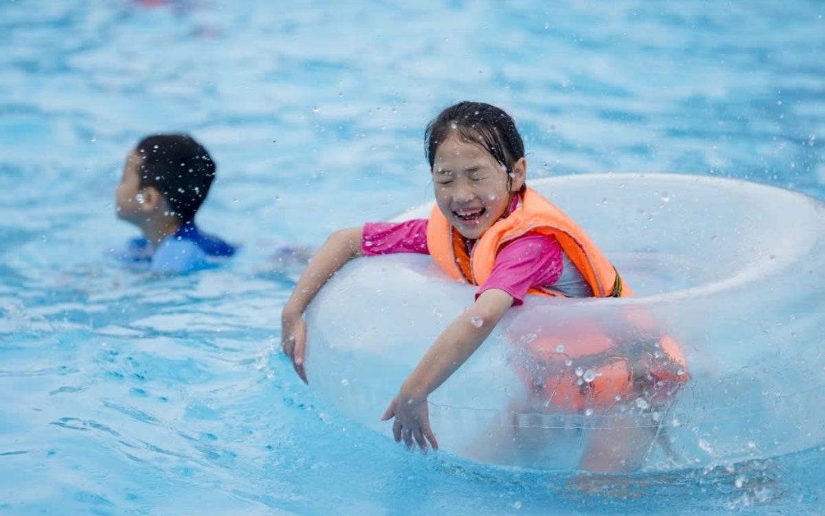Khách hàng vui chơi ở công viên nước SunWorld Hà Nam 