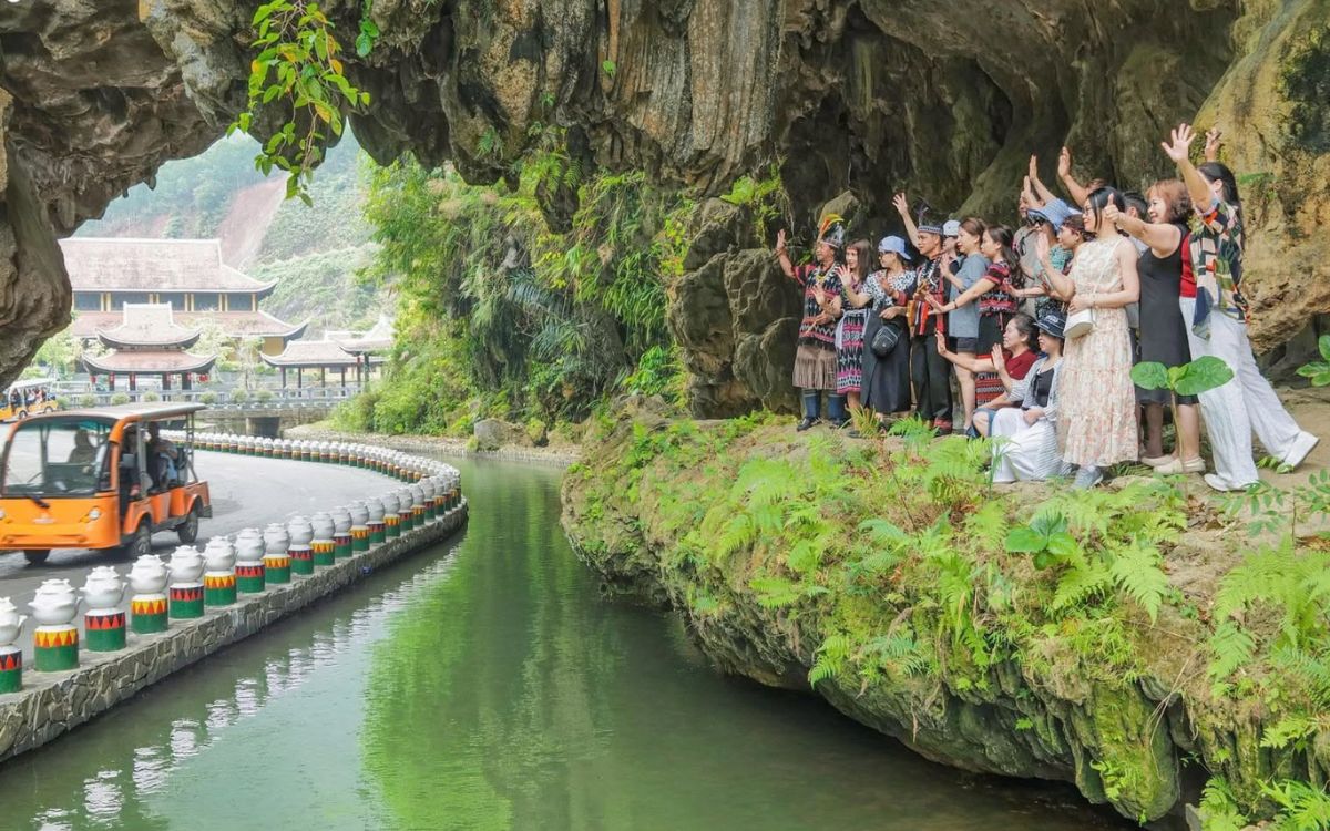 Cổng Trời Đông Giang miễn phí 100% vé cáp treo & cầu kính ngày 30/07